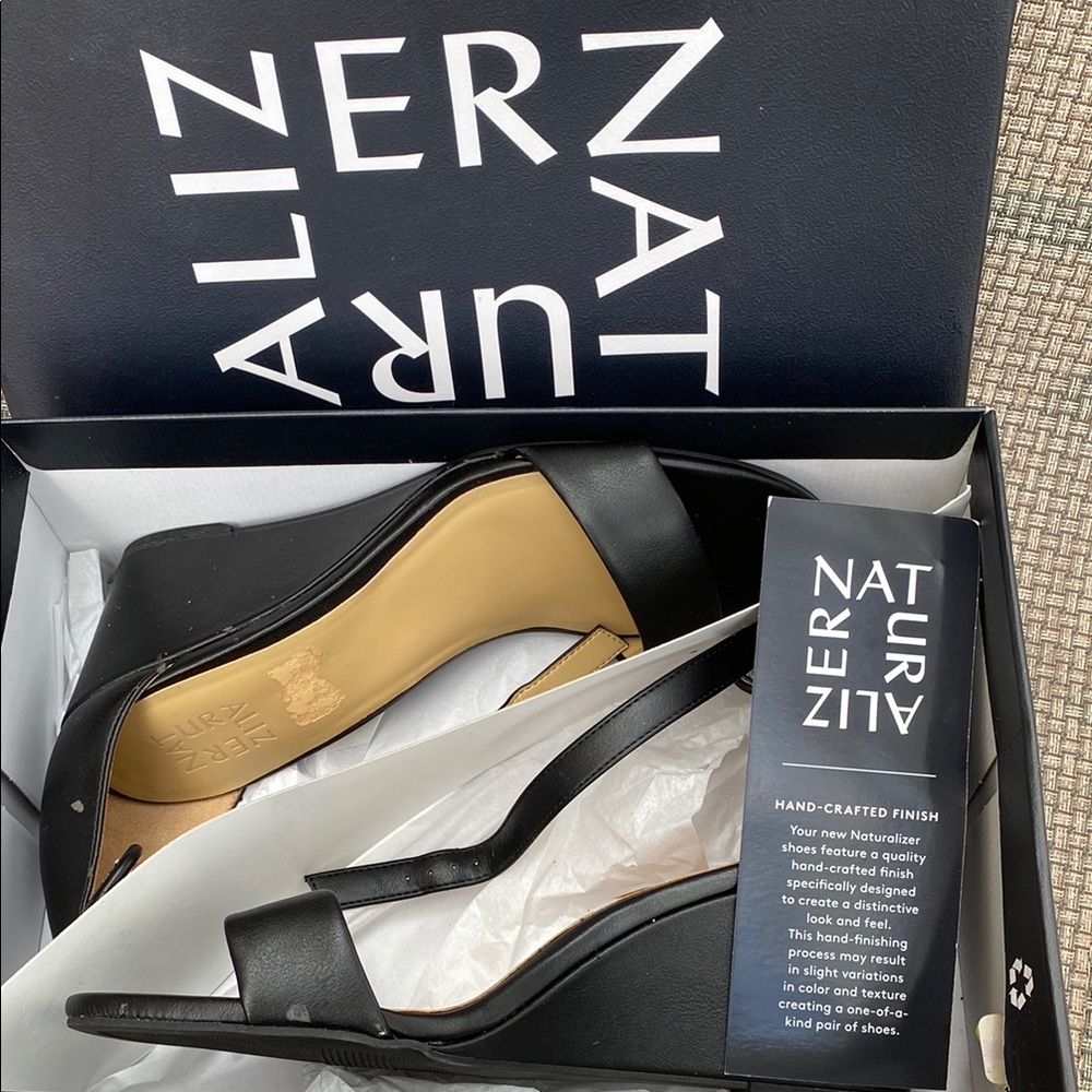 BNIB Naturalizer Black Wedge Shoes Sleek Modern Design